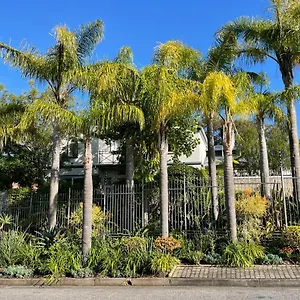 https://constantiaberg-villa.hotels-capetown.com